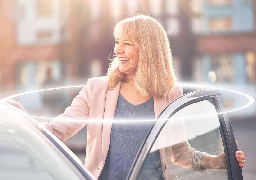 Woman smiling Mirage door